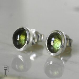 waldgrüner_turmalin_ohrstecker_silber
