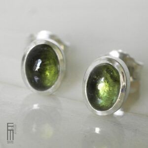 waldgrüner_turmalin_ohrstecker_silber