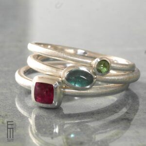 Ringe mit farbigen Edelsteinen