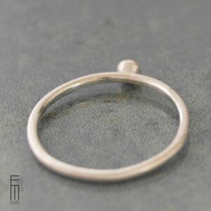 dünner Ring mit apfelgrünem Turmalin