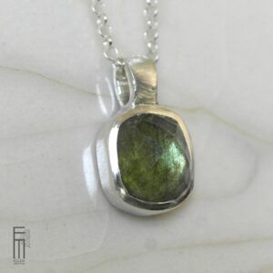 Ludwigit Peridot Anhänger Silber