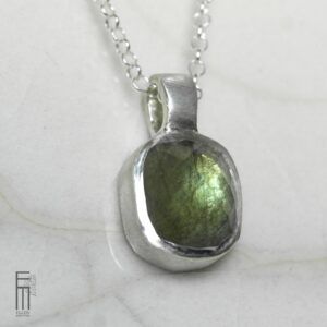 Ludwigit Peridot Anhänger Silber