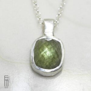 Ludwigit Peridot Anhänger Silber