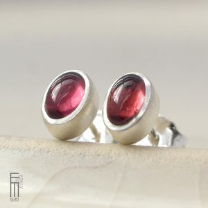 kleine rosa Granat Ohrstecker Silber
