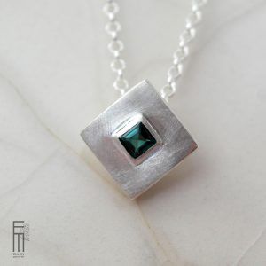 blauer Turmalin Anhänger aus Silber