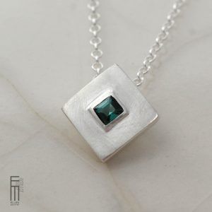 blauer Turmalin Anhänger aus Silber