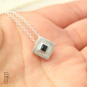 blauer Turmalin Anhänger aus Silber