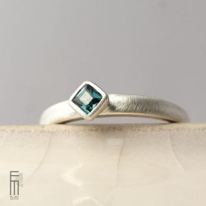 schmaler Indigolith Ring aus Silber