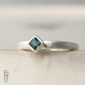 schmaler Indigolith Ring aus Silber