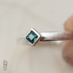 schmaler Indigolith Ring aus Silber