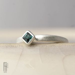 schmaler Indigolith Ring aus Silber