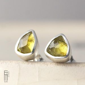 grasgrüne Turmalin Ohrstecker Silber