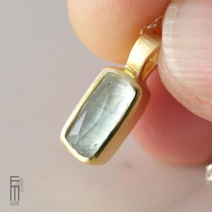 wasser grüner Turmalin Anhänger Gold