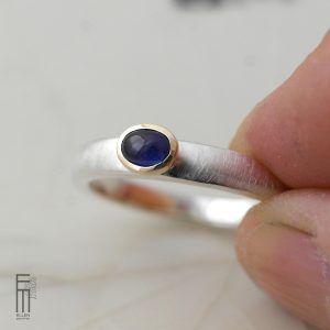 blauer Saphirring 18kt Gold und Silber
