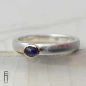 blauer Saphirring 18kt Gold und Silber