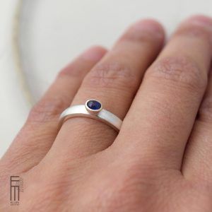 blauer Saphirring 18kt Gold und Silber