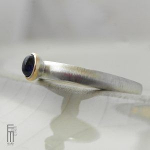 blauer Saphirring 18kt Gold und Silber