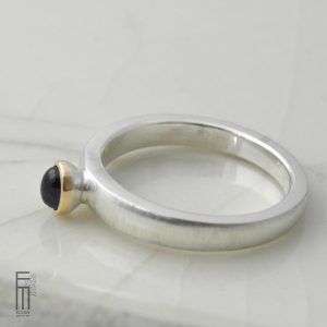 blauer Saphirring 18kt Gold und Silber