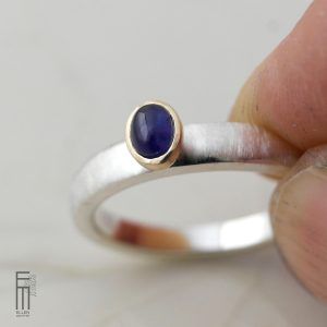 blauer Saphirring 18kt Gold und Silber