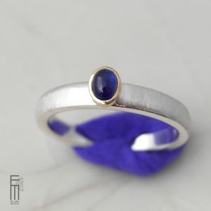 blauer Saphirring 18kt Gold und Silber