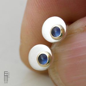 runde Ohrstecker blauer Saphir in Gold 18kt