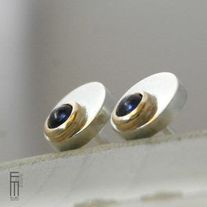 runde Ohrstecker blauer Saphir in Gold 18kt