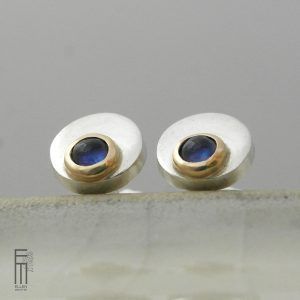 runde Ohrstecker blauer Saphir in Gold 18kt
