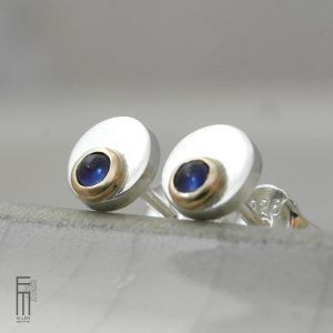 runde Ohrstecker blauer Saphir in Gold 18kt