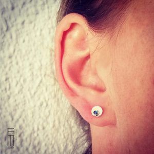 runde Ohrstecker blauer Saphir in Gold 18kt