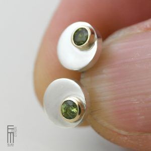 Ohrstecker mit grünen Turmalin in Gold