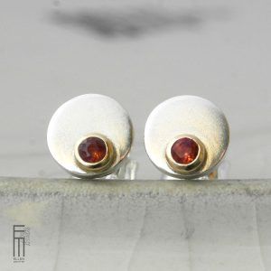 Ohrstecker mit orangenen Saphir in Gold 18kt