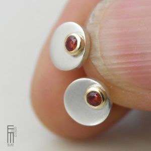 Ohrstecker mit orangenen Saphir in Gold 18kt