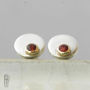 Ohrstecker mit orangenen Saphir in Gold 18kt