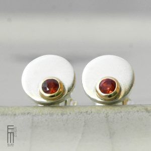 Ohrstecker mit orangenen Saphir in Gold 18kt