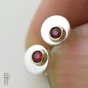Ohrstecker mit roten Saphir in Goldfassung 18kt