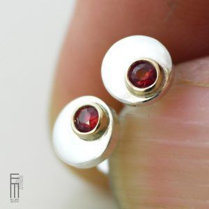 Ohrstecker mit roten Saphir in Goldfassung 18kt