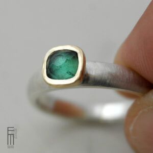 smaragdgrüner Turmalin Ring mit Goldfassung