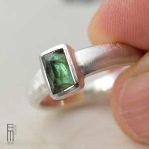 grüner Turmalinring aus Silber für Damen