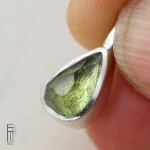 Ludwigit Peridot Anhaenger Silber Dreieck