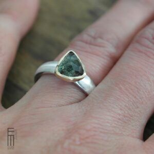 Peridot Ring mit Goldfassung