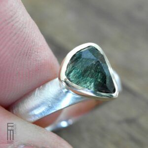 Peridot Ring mit Goldfassung