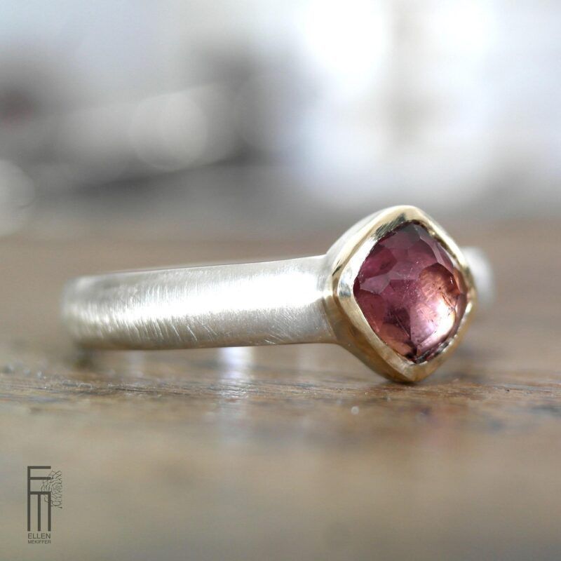maßgefertigter Ring mit rosa Turmalin in Goldfassung