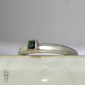 Indigolith Turmalin Ring aus Gold / Silber