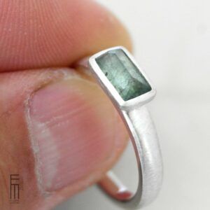 hellgrüner Turmalinring aus Silber