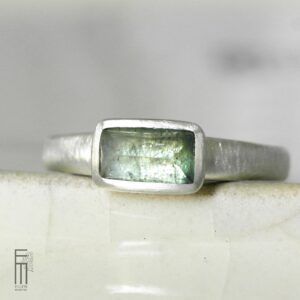 hellgrüner Turmalinring aus Silber