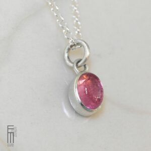 kleiner Silberanhänger mit rosa Turmalin