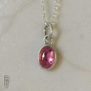 kleiner Silberanhänger mit rosa Turmalin