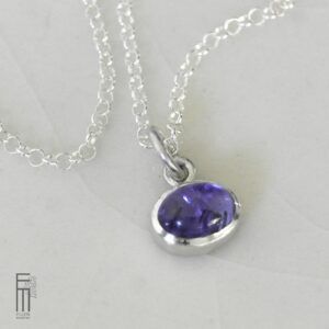 kleiner Silberanhänger mit blauen Tansanit