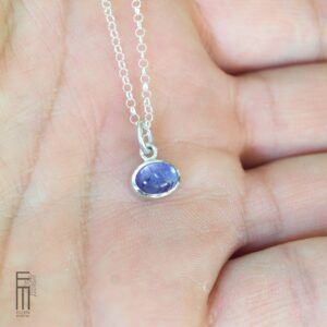 kleiner Silberanhänger mit blauen Tansanit