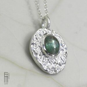 großer Kyanit Anhänger aus Silber
